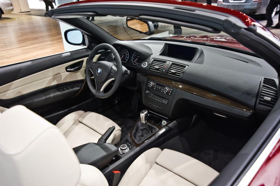  BMW 1-Series Convertible 2012 года  (фото 8 из 22)